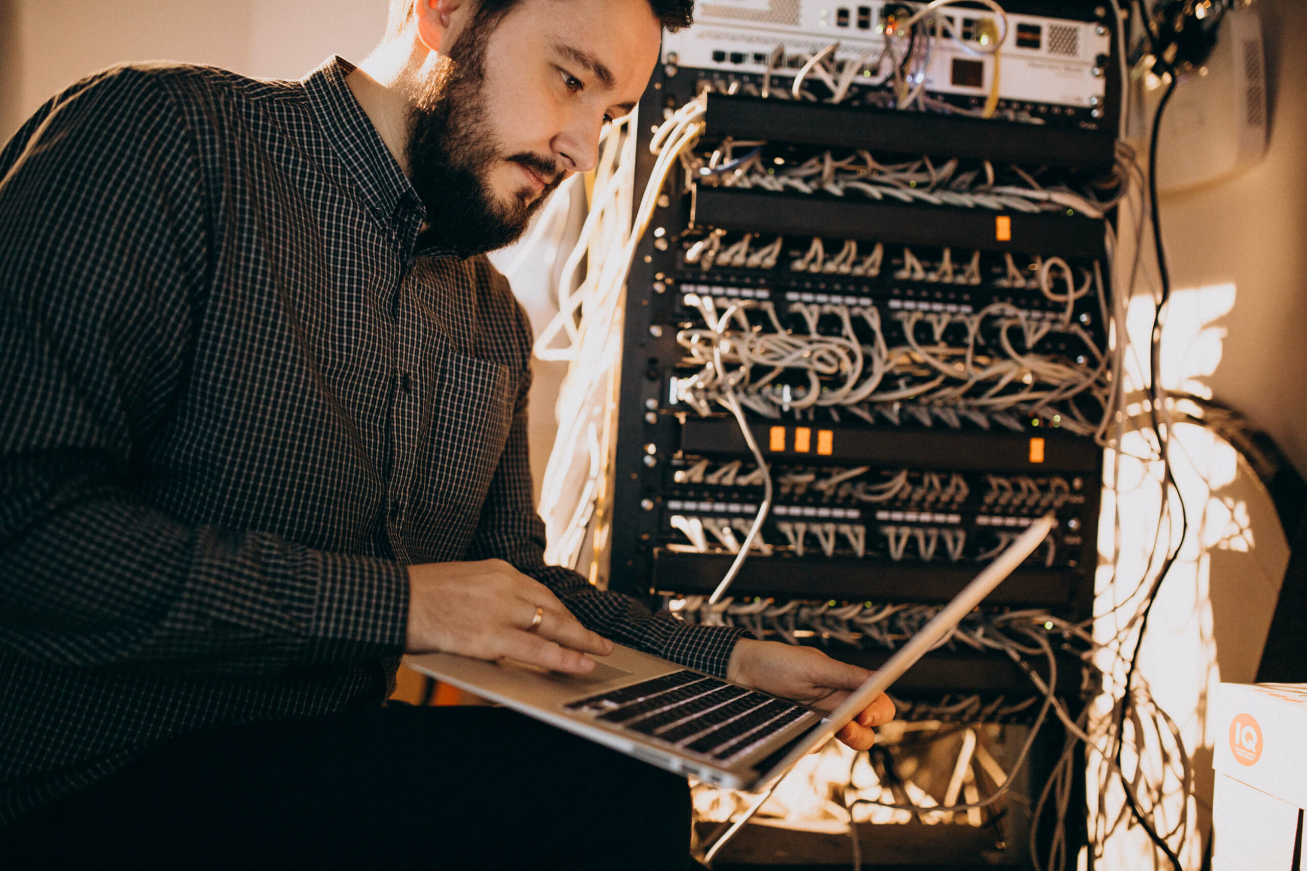 young-it-service-man-repairing-computer (1)